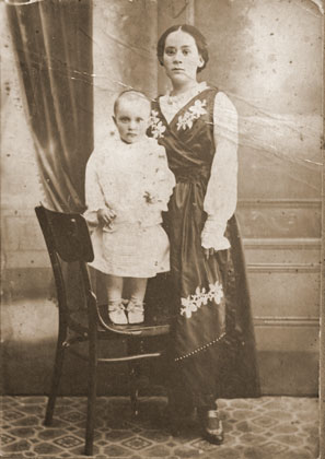 Катюша с мамой Евгенией. Ишим, 1915 год